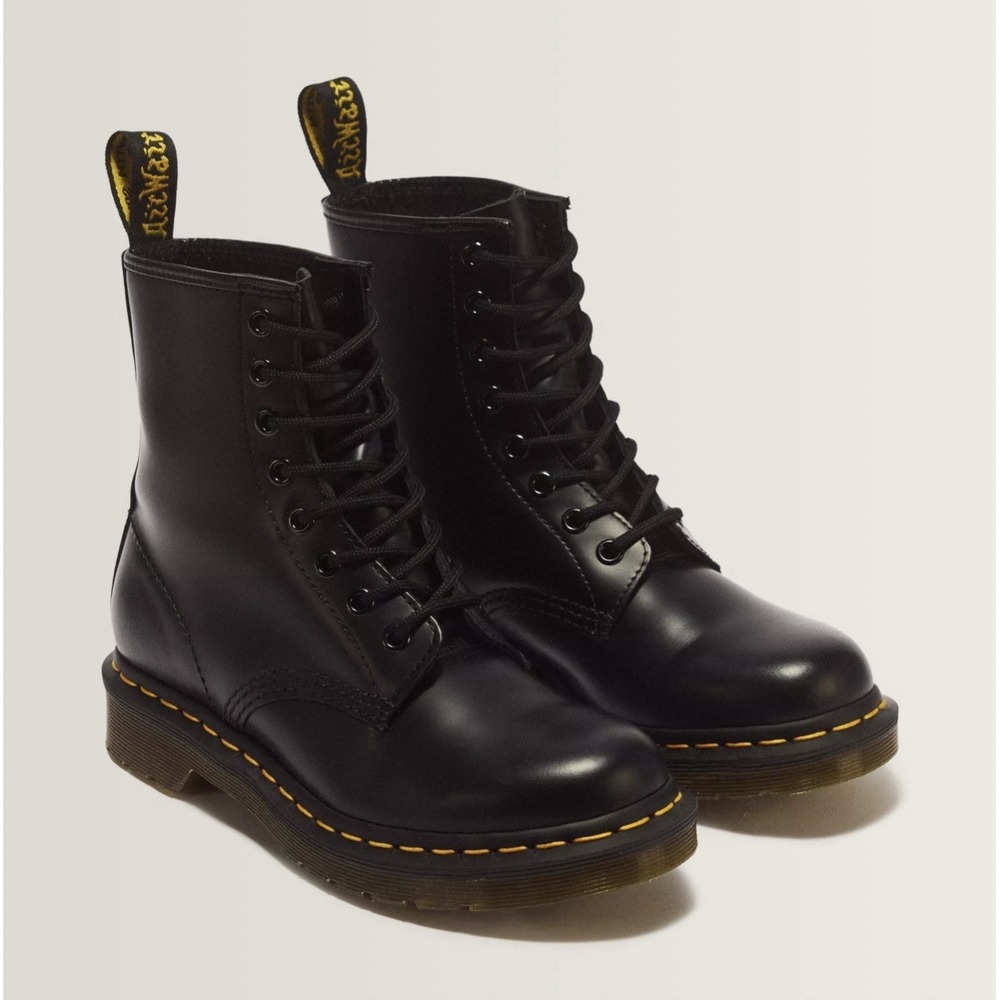 Dr Martens Women's Black Smooth Leather 8-Eye Lace-up Combat Boots Women's US 6